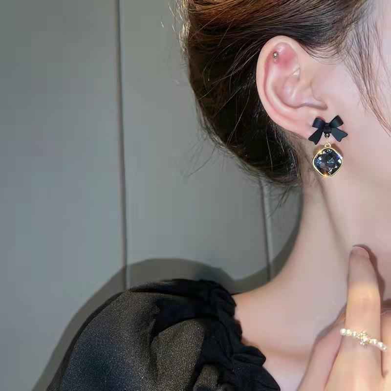 AWJ-166 Bow Shape Korean Earrings – Elegant Fashion Jewellery, Stylish Accessory for Women