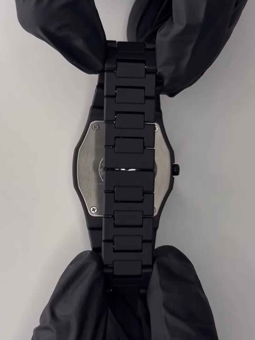 Black Minimalist Analog Wrist Aura Watch With Stainless Steel Strap And Butterfly Lock