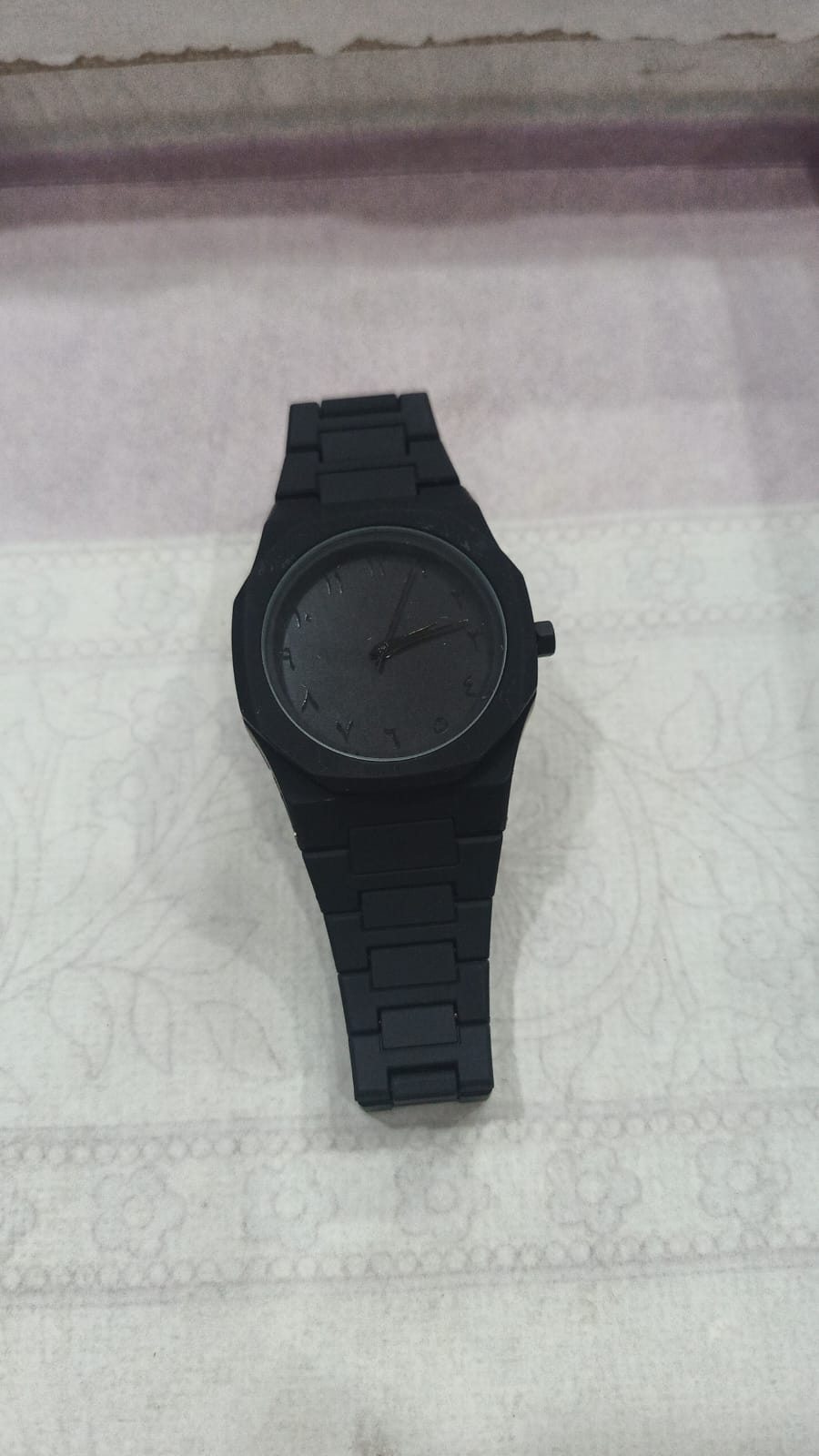 Black Minimalist Analog Wrist Aura Watch With Stainless Steel Strap And Butterfly Lock